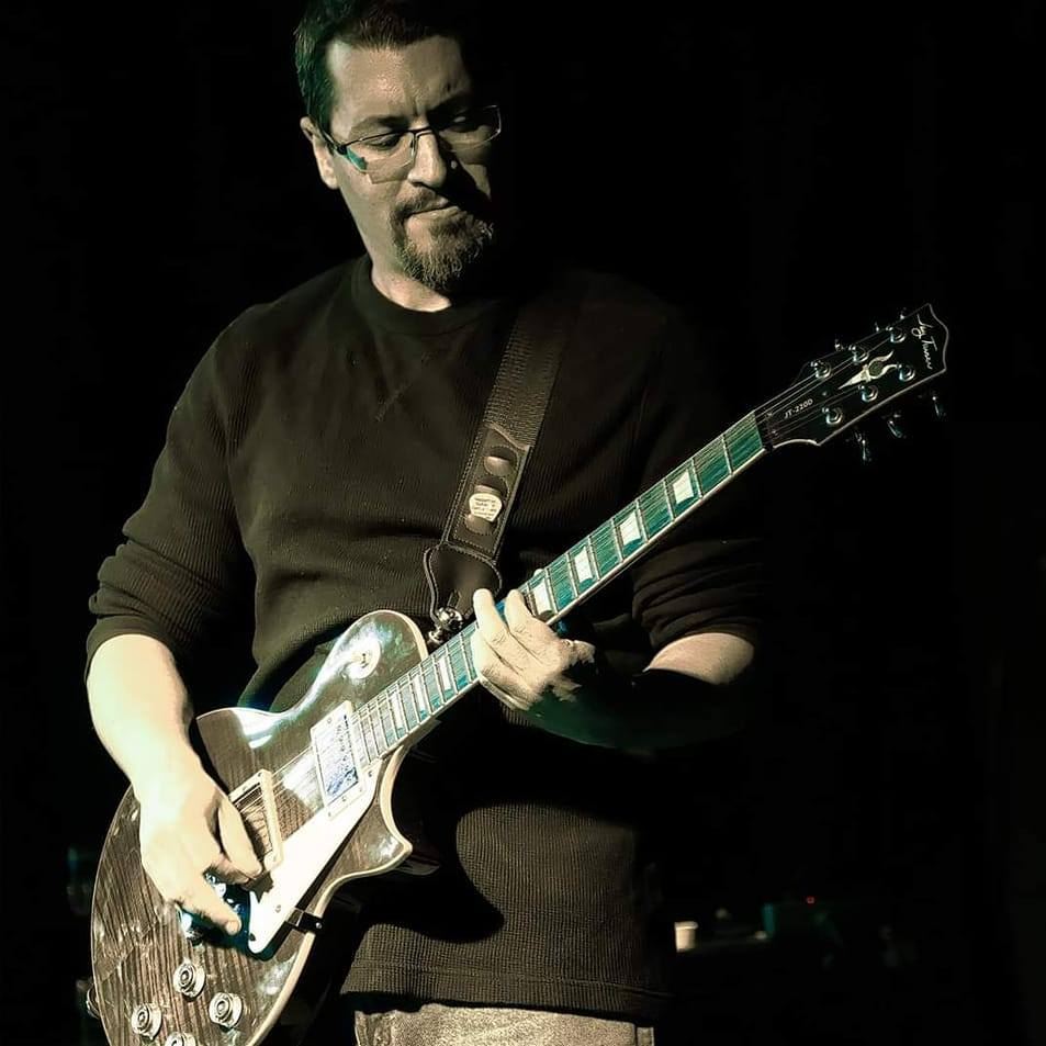 Marcus Diaz teaching guitar at Master Your Guitar Music Academy